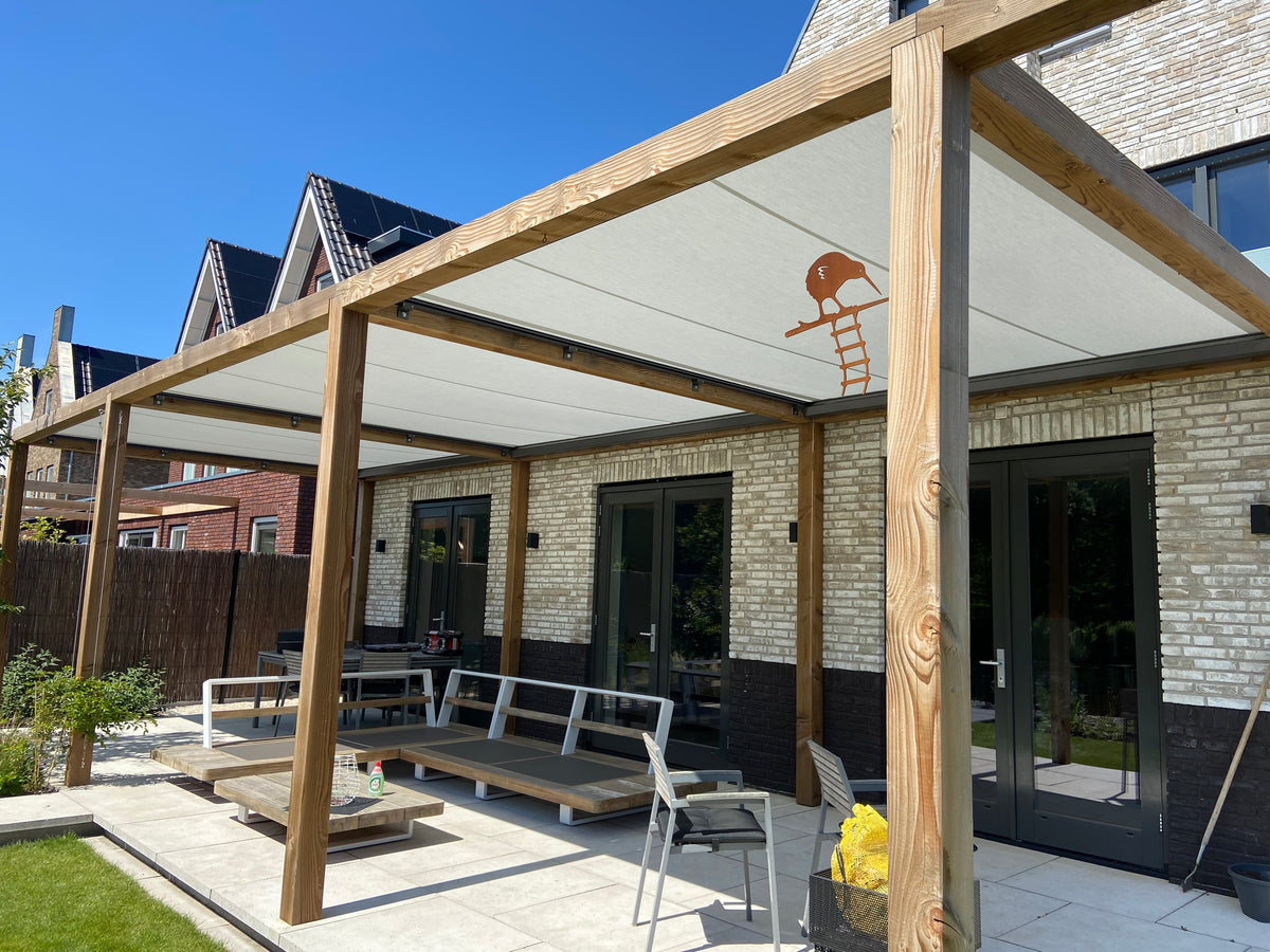 Pergola op houten palen